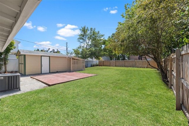 2450 3rd Ave N, Saint Petersburg, FL 33713 - fenced backyard with a patio area