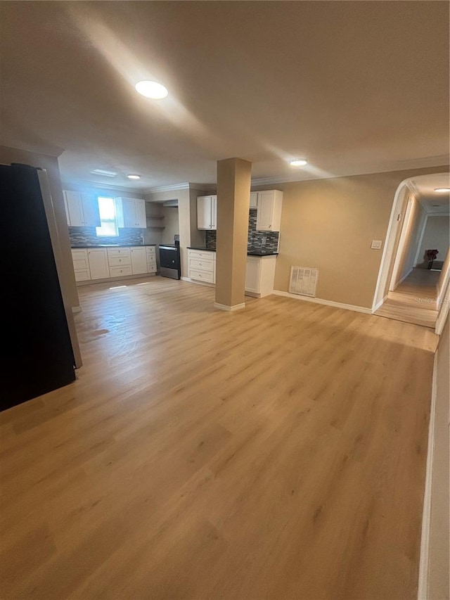 below grade area with baseboards, recessed lighting, light wood-style flooring, and visible vents