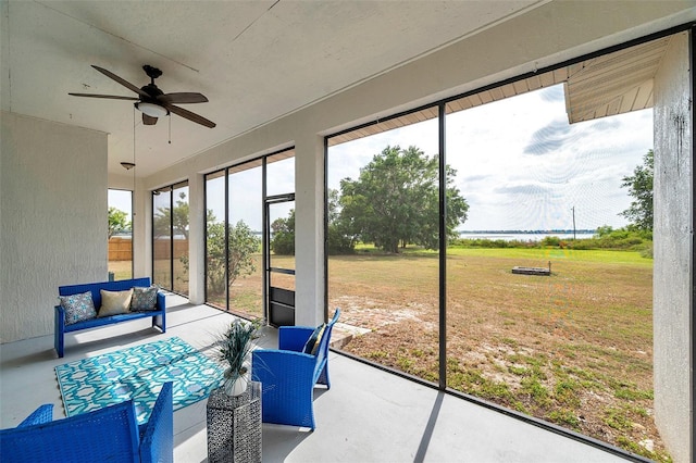 sunroom / solarium with outdoor lounge area and ceiling fan