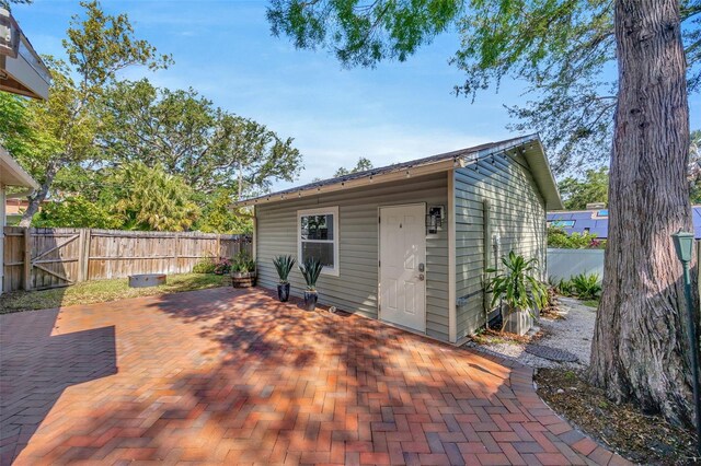 1155 Withlacoochee St, Safety Harbor, FL 34695 - view of outdoor structure featuring a fenced backyard