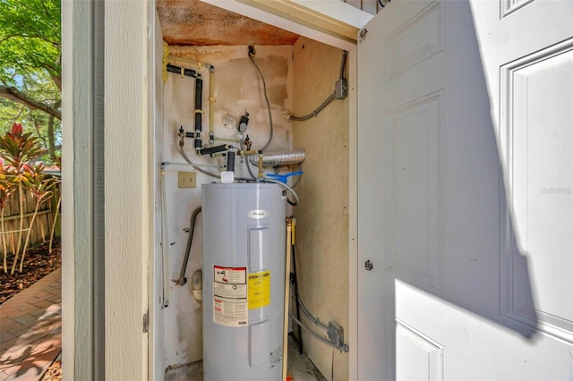 1155 Withlacoochee St, Safety Harbor, FL 34695 - utilities featuring electric water heater