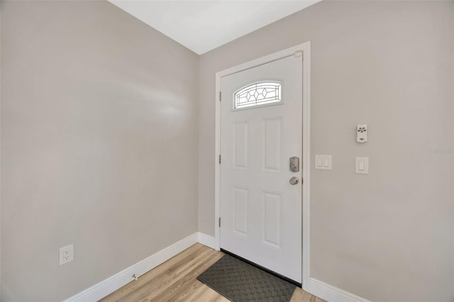 1155 Withlacoochee St, Safety Harbor, FL 34695 - entrance foyer featuring light wood-style floors and baseboards