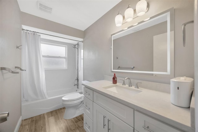 1155 Withlacoochee St, Safety Harbor, FL 34695 - full bath with wood finished floors, shower / bath combination with curtain, toilet, vanity, and visible vents