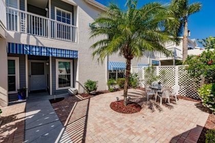 11531 Shipwatch Dr Unit 1030, Largo, FL 33774 - photo 2