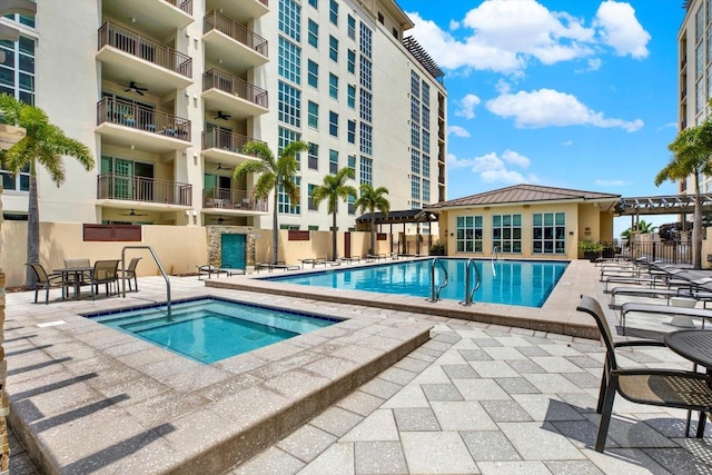 1238 E Kennedy Blvd Unit 702, Tampa, FL 33602 - community pool with ceiling fan, a hot tub, and a patio