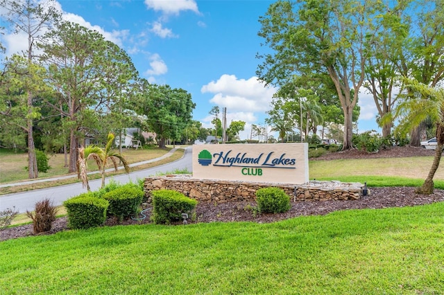 community sign featuring a lawn