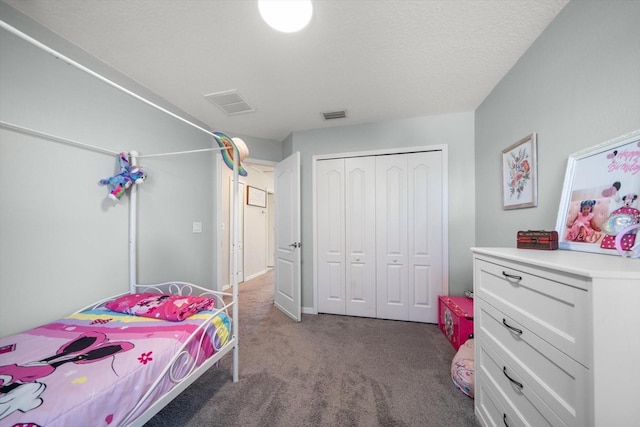 bedroom with carpet flooring, visible vents, and a closet