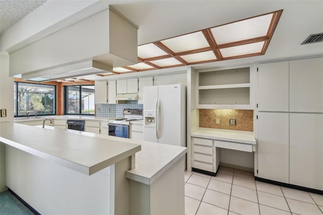4226 Saltwater Blvd, Tampa, FL 33615 - kitchen featuring visible vents, decorative backsplash, white appliances, and light countertops