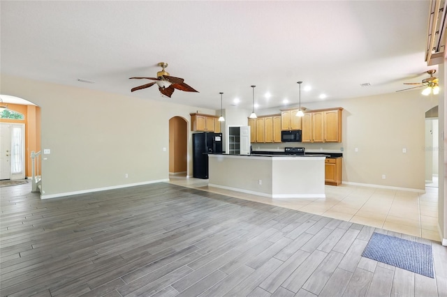 11716 Summer Springs Dr, Riverview, FL 33579 - kitchen with arched walkways, ceiling fan, and black appliances