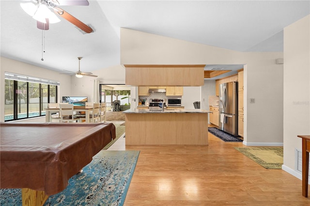 rec room featuring lofted ceiling, a ceiling fan, light wood-style flooring, and a sink
