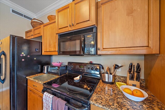 600 Gardens Edge Dr Unit 614, Venice, FL 34285 - kitchen with black appliances and ornamental molding
