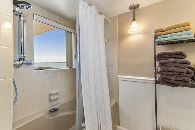 1581 Gulf Blvd Unit 301N, Clearwater Beach, FL 33767 - bathroom with a wainscoted wall, shower / bath combo with shower curtain, and a water view
