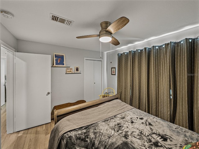 131 Oak Park Ave, Brooksville, FL 34601 - bedroom with light wood-style flooring, visible vents, a closet, and ceiling fan