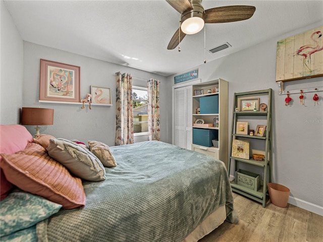 131 Oak Park Ave, Brooksville, FL 34601 - bedroom featuring baseboards, visible vents, wood finished floors, a closet, and ceiling fan