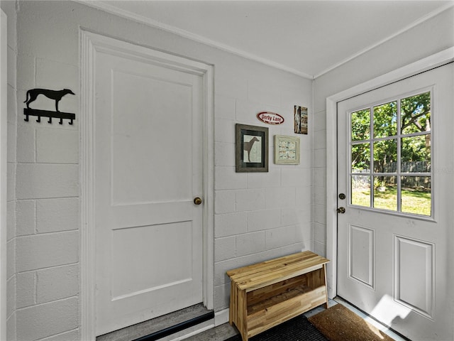 131 Oak Park Ave, Brooksville, FL 34601 - entryway with concrete block wall and crown molding