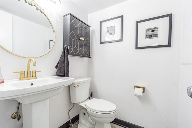 4137 Northmeadow Cir, Tampa, FL 33618 - bathroom with toilet, wood finished floors, and baseboards