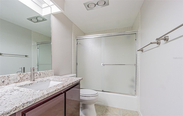 4137 Northmeadow Cir, Tampa, FL 33618 - full bathroom with enclosed tub / shower combo, toilet, and vanity