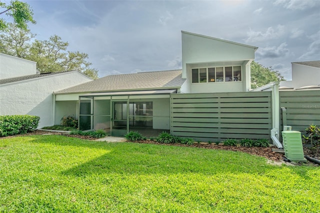 4137 Northmeadow Cir, Tampa, FL 33618 - back of house featuring stucco siding, a yard, a sunroom, and fence