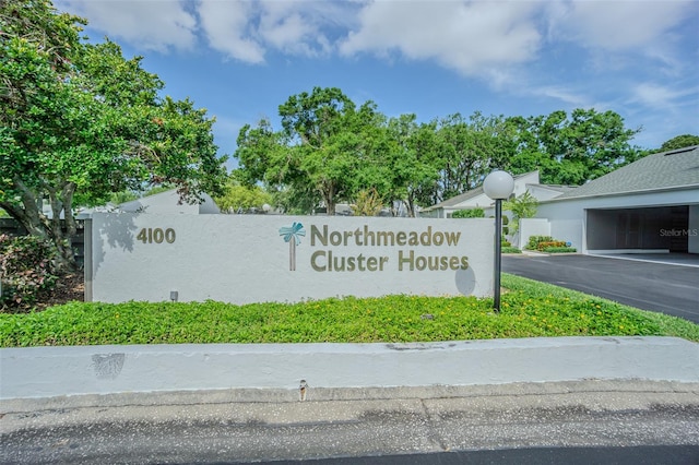 4137 Northmeadow Cir, Tampa, FL 33618 - community sign with driveway