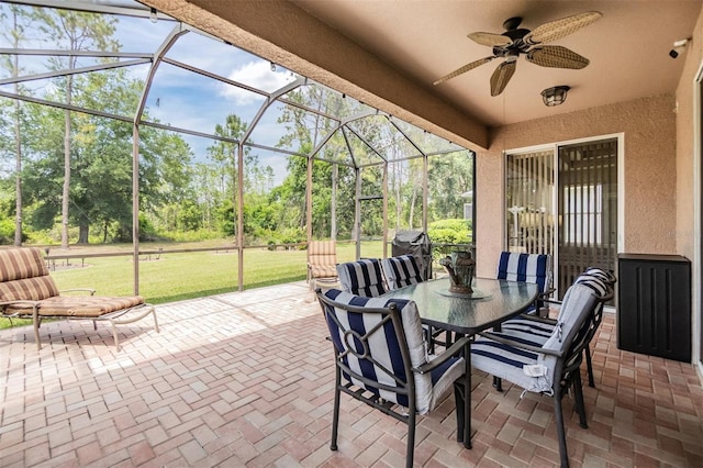 7815 Blue Spring Dr, Land O Lakes, FL 34637 - view of patio / terrace featuring a lanai, a ceiling fan, and outdoor dining space