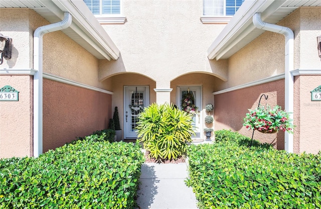 6303 Vista Verde Dr E, Gulfport, FL 33707 - doorway to property featuring stucco siding