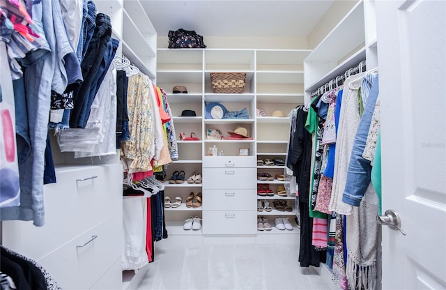 6303 Vista Verde Dr E, Gulfport, FL 33707 - view of walk in closet