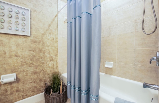 6303 Vista Verde Dr E, Gulfport, FL 33707 - full bath featuring shower / bath combo