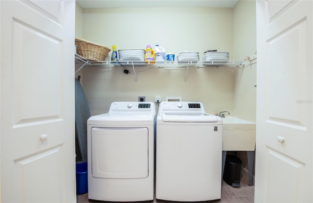 6303 Vista Verde Dr E, Gulfport, FL 33707 - clothes washing area with washing machine and clothes dryer, a sink, and light tile patterned floors