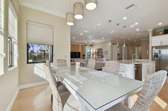 dining space featuring visible vents, crown molding, light wood-style floors, baseboards, and recessed lighting