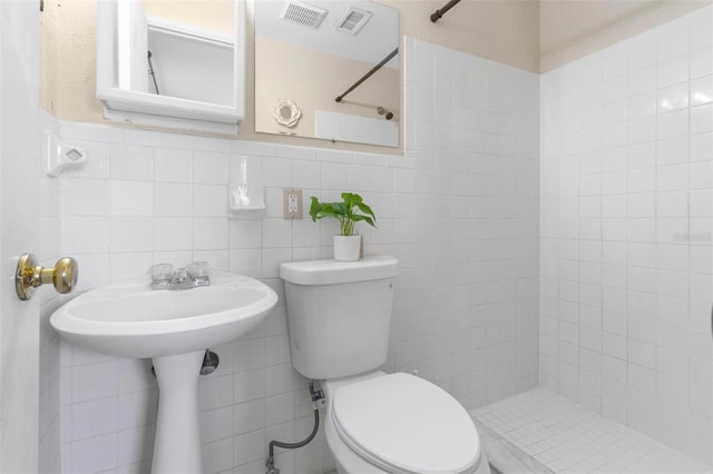 8184 Rose Ter, Seminole, FL 33777 - full bathroom featuring tile walls, toilet, visible vents, and tiled shower