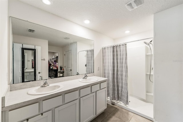 10463 Baylor Dr, Spring Hill, FL 34608 - full bathroom featuring visible vents, a sink, and a shower stall
