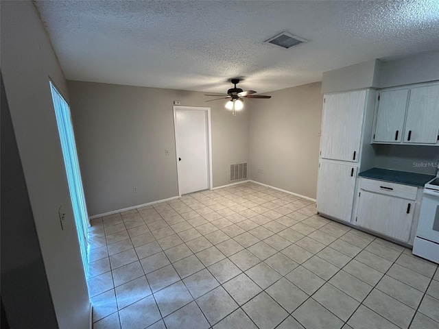 1309 Malone Ave, Spring Hill, FL 34606 - kitchen featuring dark countertops, a ceiling fan, visible vents, and a textured ceiling