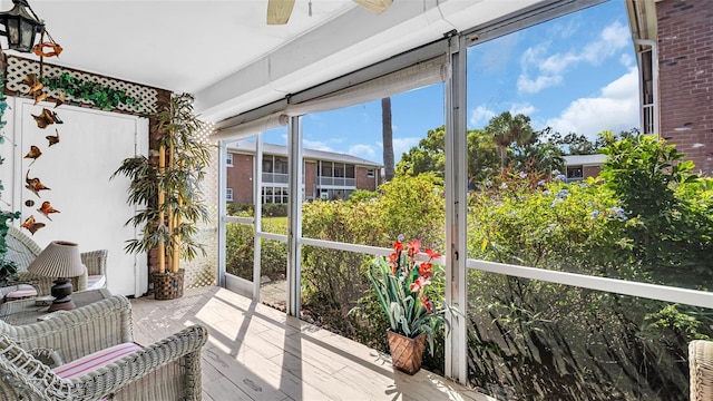 sunroom / solarium featuring a ceiling fan