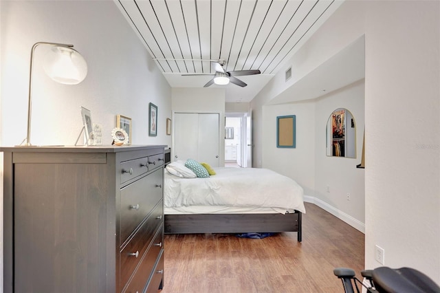 bedroom with baseboards, visible vents, ceiling fan, and light wood-style floors