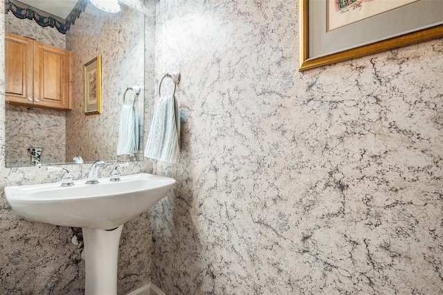 2704 Chambray Ln, Tampa, FL 33611 - view of bathroom