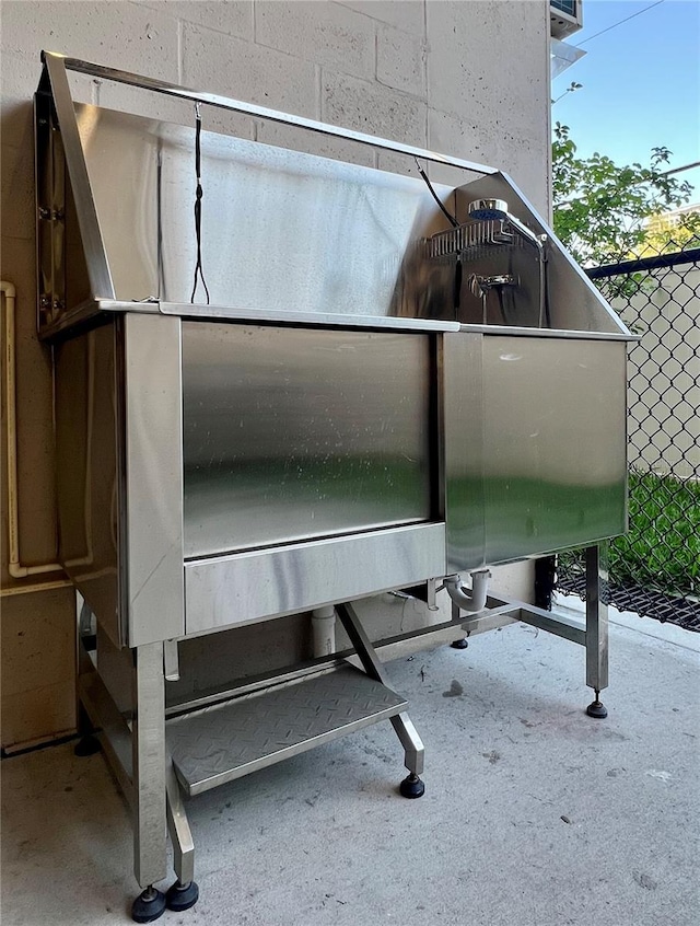 600 3rd Ave S Unit 503, Saint Petersburg, FL 33701 - exterior view of pet washing station