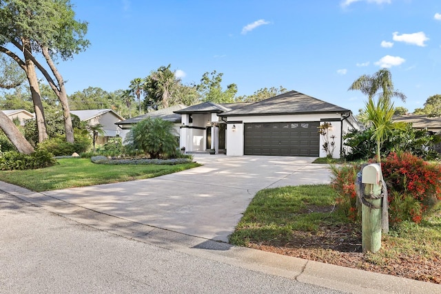 1004 Hollyberry Ct, Brandon, FL 33511 - view of front of home featuring an attached garage, driveway, and a front yard