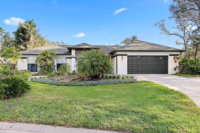 1004 Hollyberry Ct, Brandon, FL 33511 - view of front of home with stucco siding, a garage, driveway, and a front yard
