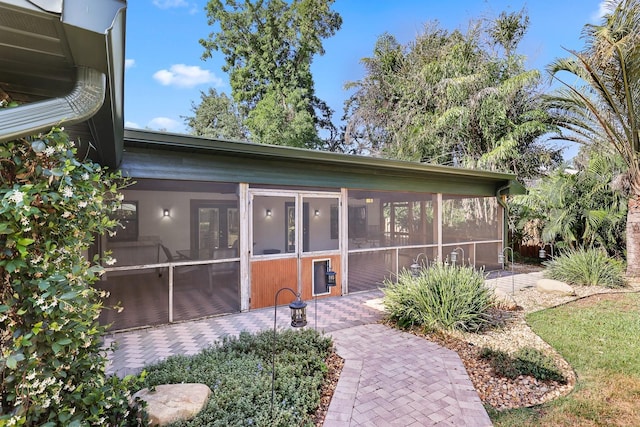 1004 Hollyberry Ct, Brandon, FL 33511 - rear view of house featuring a sunroom and a patio area