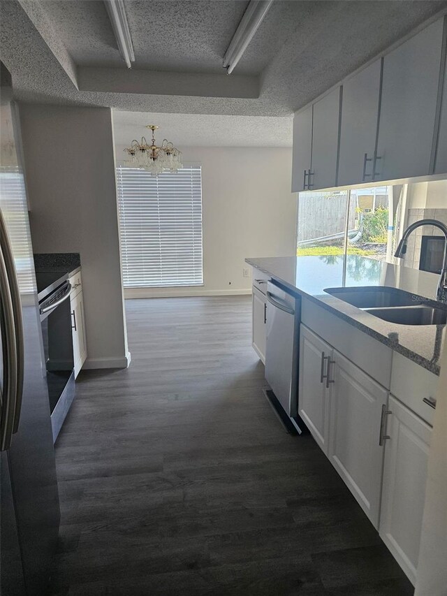 6241 Westport Dr, Port Richey, FL 34668 - kitchen featuring a chandelier, baseboards, stainless steel appliances, and a sink