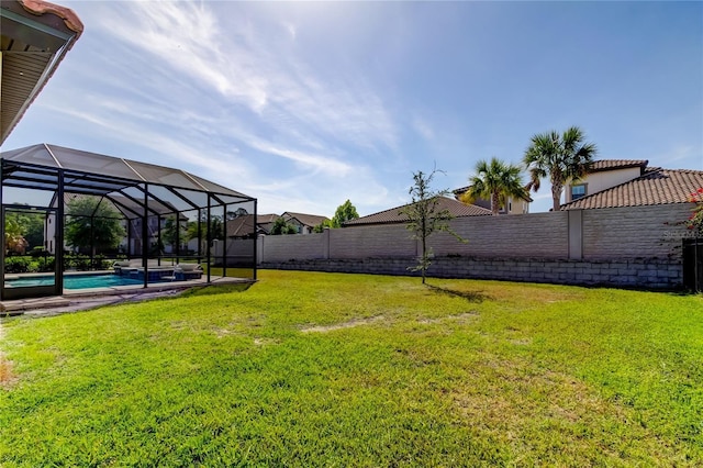 4975 Night Star Trl, Odessa, FL 33556 - view of yard with a lanai and a pool with connected hot tub