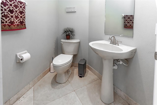 11102 Avery Oaks Dr, Tampa, FL 33625 - half bath featuring toilet and a sink