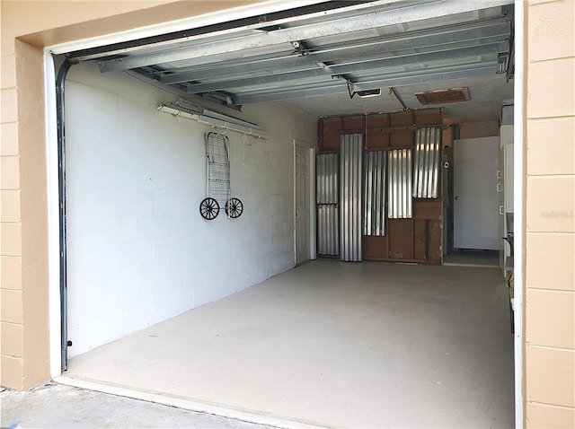 5561 24th Ter N, Saint Petersburg, FL 33710 - view of garage
