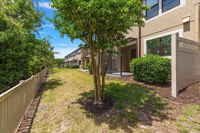 11442 Crowned Sparrow Ln, Tampa, FL 33626 - view of yard with fence