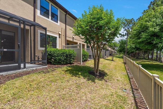 11442 Crowned Sparrow Ln, Tampa, FL 33626 - view of yard with fence