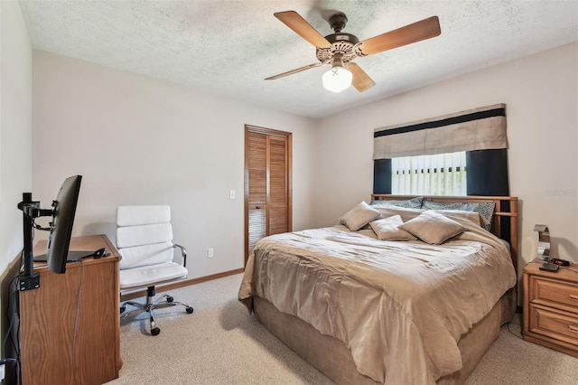 2914 Timber Knoll Dr, Valrico, FL 33596 - bedroom featuring light carpet, a textured ceiling, a closet, and a ceiling fan