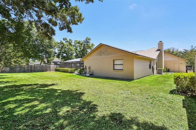 2914 Timber Knoll Dr, Valrico, FL 33596 - view of yard with glass enclosure