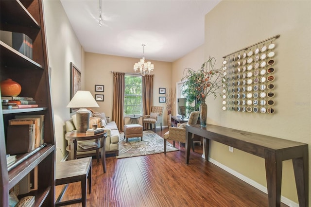 504 S Armenia Ave Unit 1338, Tampa, FL 33609 - living area featuring a notable chandelier, rail lighting, wood finished floors, and baseboards