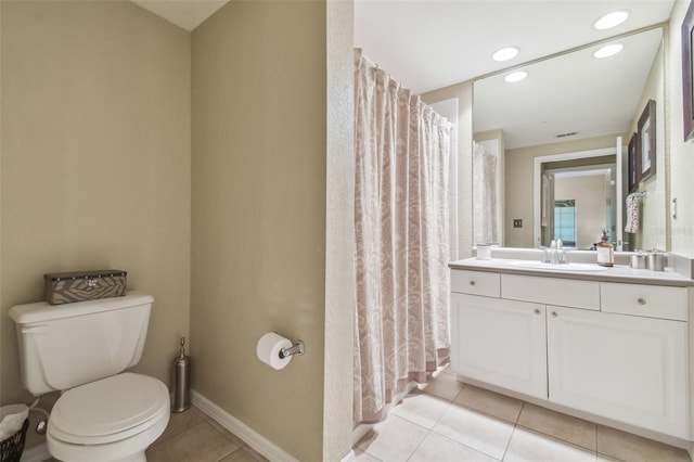 504 S Armenia Ave Unit 1338, Tampa, FL 33609 - full bath with recessed lighting, tile patterned flooring, toilet, vanity, and curtained shower