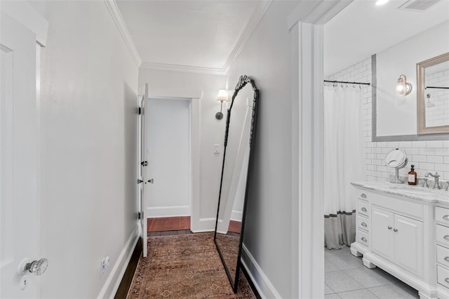 full bath featuring visible vents, decorative backsplash, curtained shower, vanity, and ornamental molding